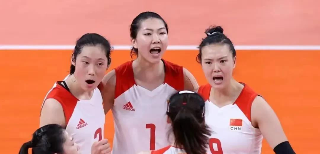 所有人都在为朱婷袁心玥张常宁无缘新一届女排而感到不解时，并不是因为实力，很有可能