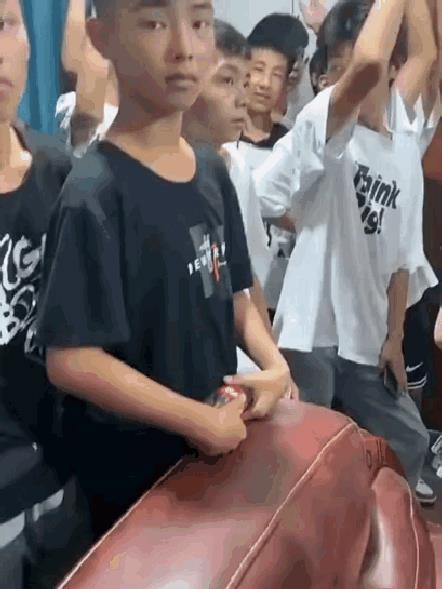 初中不努力，没考上高中……还是那句话，社会上每个岗位都需要角色去扮演，人人都有