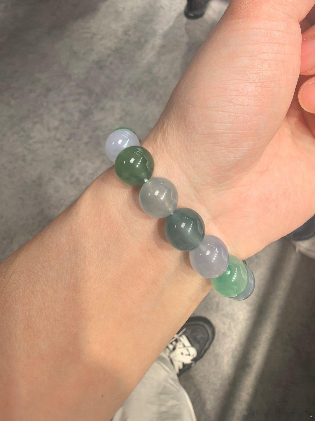 我去试了个手串最近很喜欢这种玩意今年得把大马手串和吊坠什么的加上其实做一些钛的也
