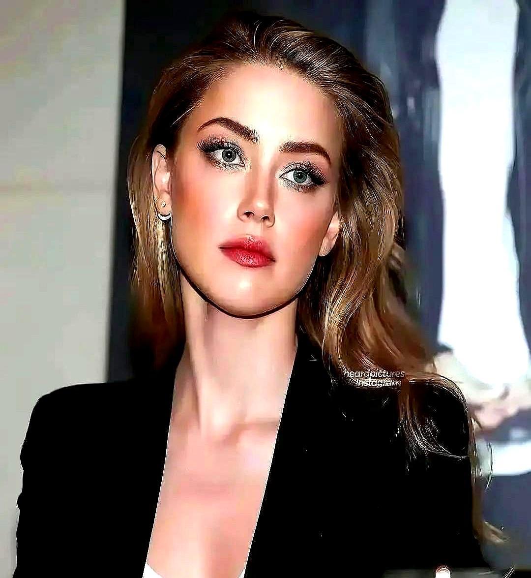 顶级富豪的深情，原来只是一场流量算计。深夜，马斯克点开一张与前女友赫德的旧