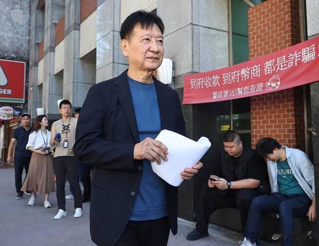 赵少康蠢到爆，怎么能认为是参选人指使网军骂你“政治流氓”？日前有人在网络冒名“g