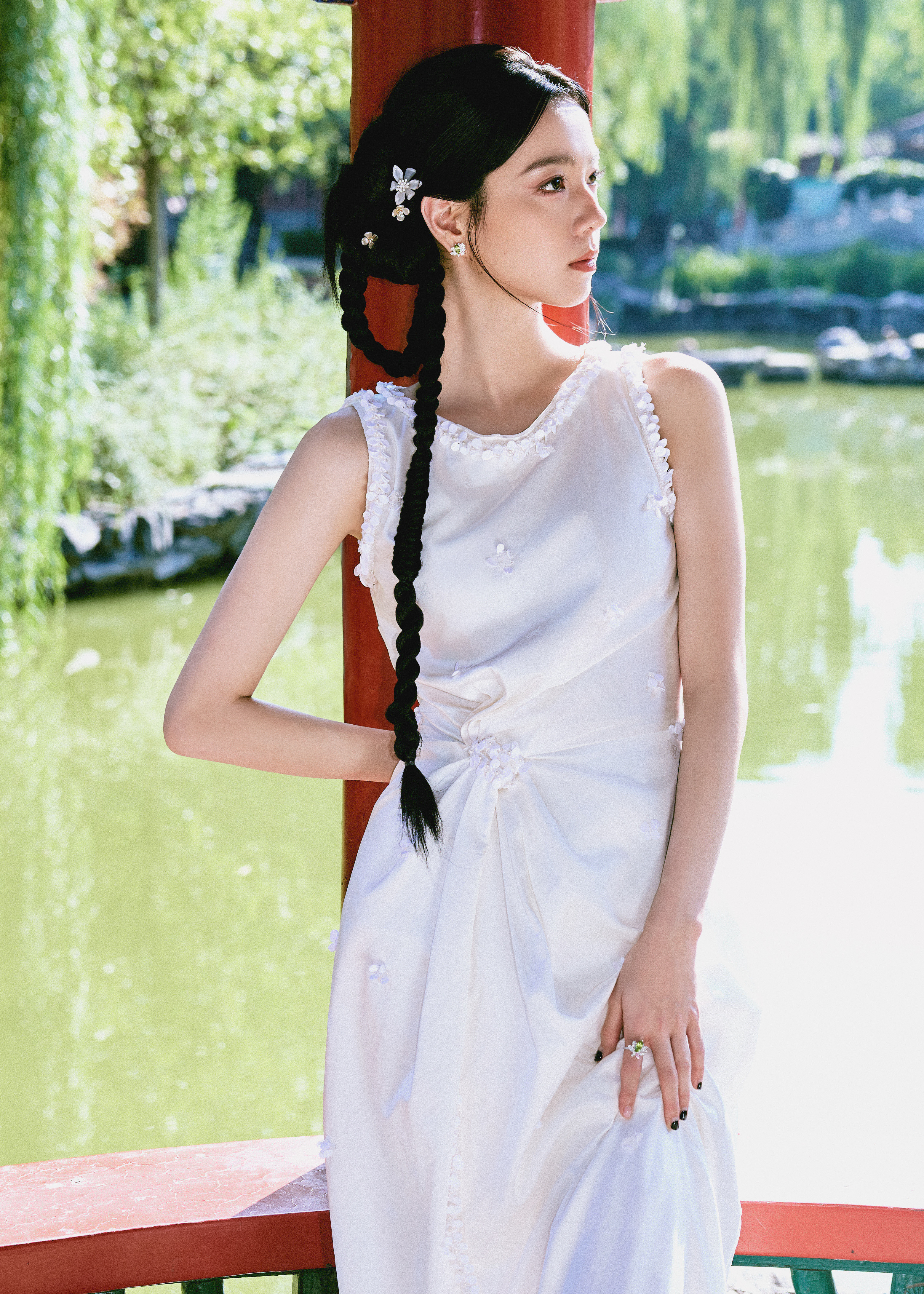 除了这两张其他废片感十足能不能换摄影啊拍的太浪费外景和妆发了氛围感一点儿没