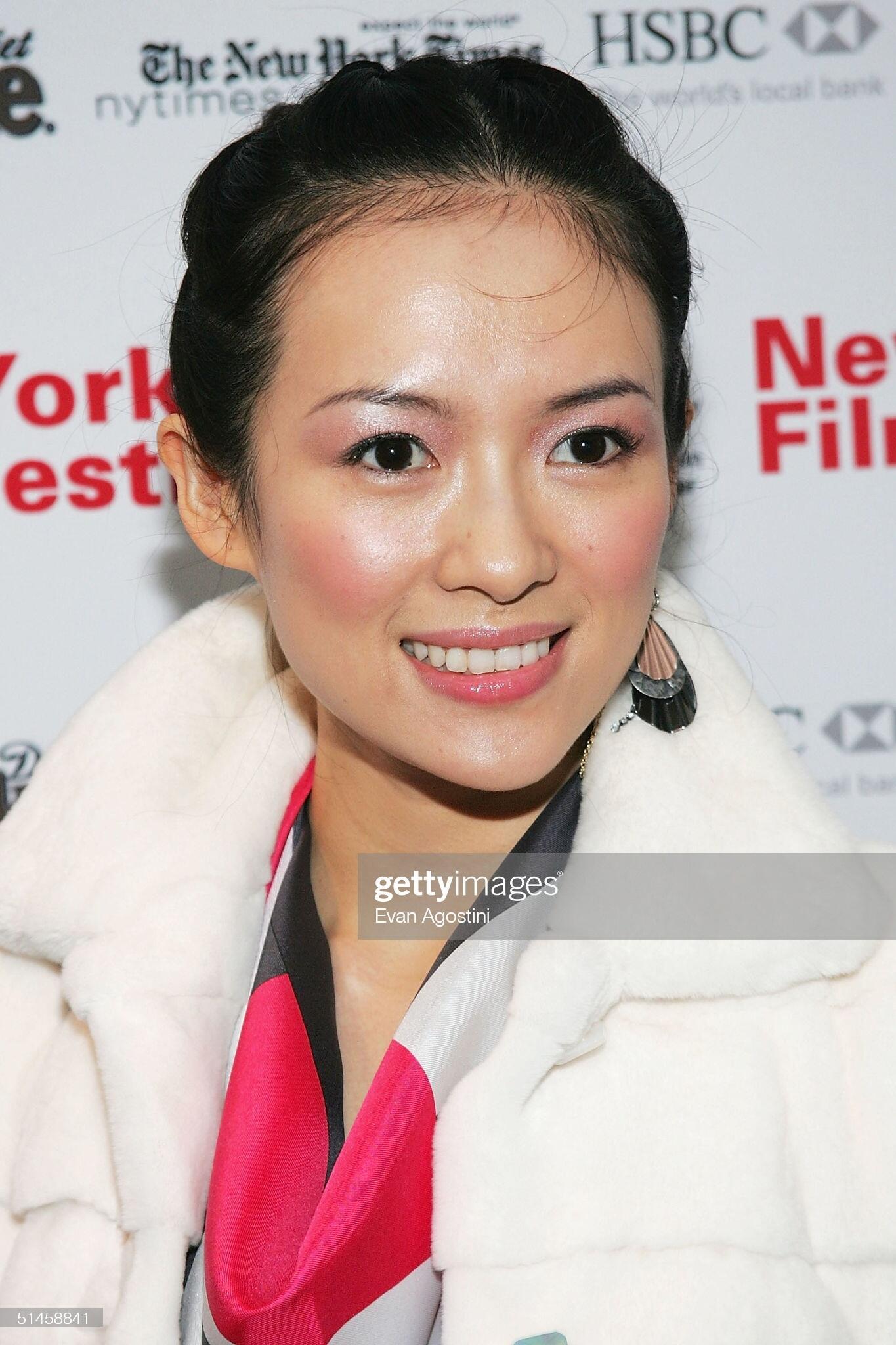 章子怡眼影高光在她脸上像画作的一笔