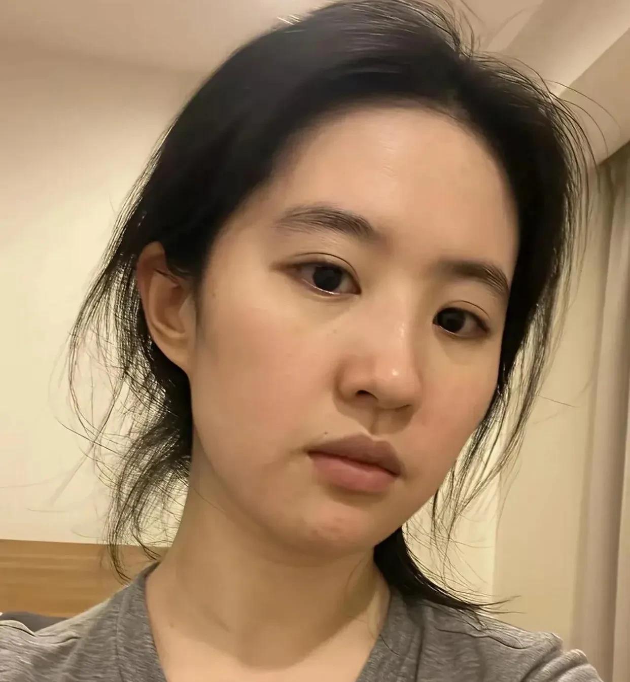 37岁刘亦菲这波自拍照直接打破