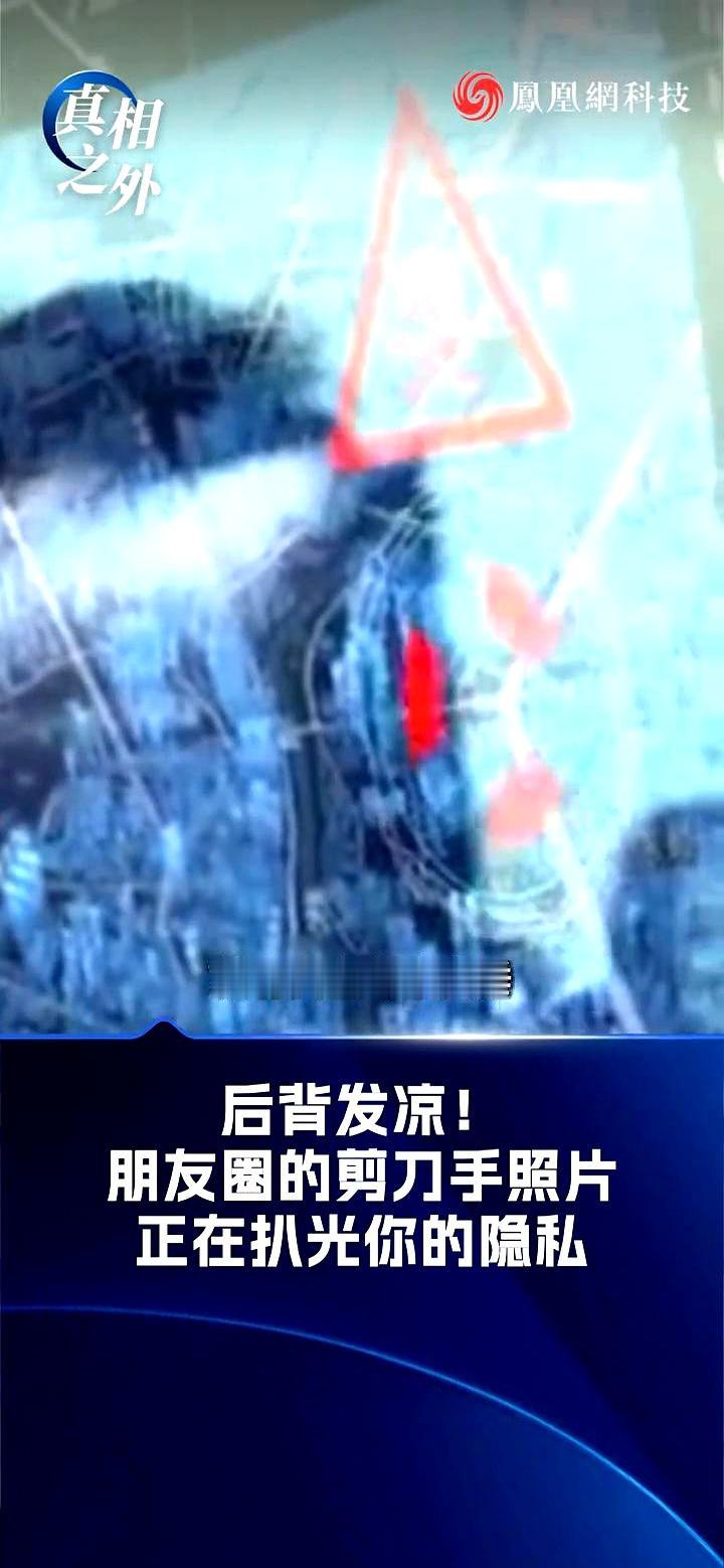你是不是还在朋友圈晒各种比剪刀手的打卡照？赶紧停下来吧！这姿势简直是在亲手