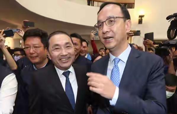 侯友宜服软了，就因为郑丽文一句话，要在春节前完成新北国民党参选市长的提名工作。侯
