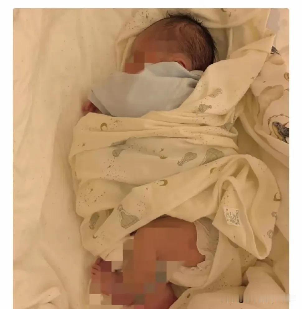 一位孕妈怀胎八个月突发意外离世，婆婆执意要求剖腹取子。医生无奈配合手术，顺利救下