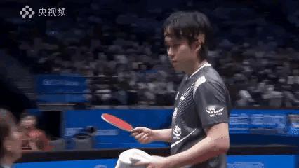 王楚钦到底和裁判说了啥？我看有人统一说，大头找不到自己毛巾了，问自己小毛