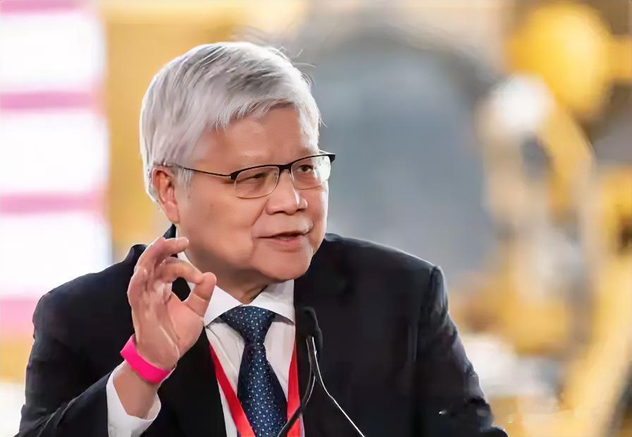 光刻机大战，活像场“各有算盘”的行业大戏。阿斯麦哪是“叛变”，分明是掐着政策窗口