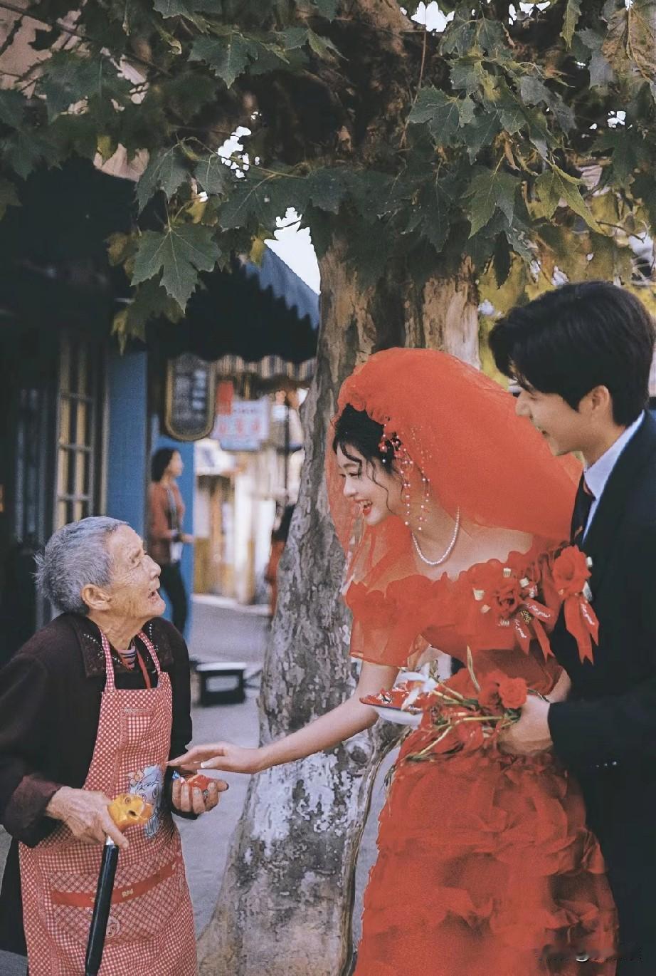 “好美的画面！”一对新人即将步入婚姻的殿堂，想要拍摄一组有年代感的婚纱照，于是摄