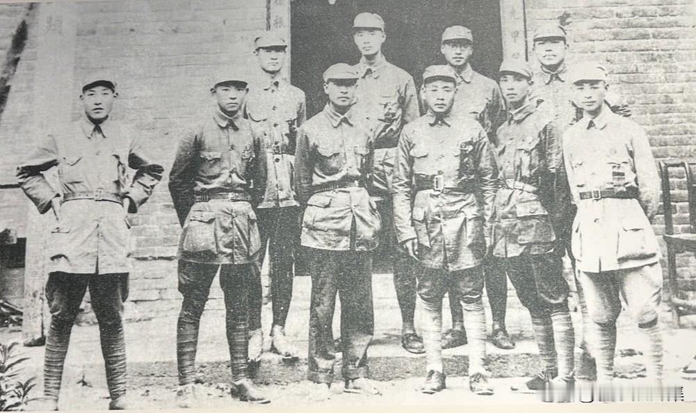 1939年9月3日，新四军游击支队（新四军第四师前身）第一次党代会主席团成员合影