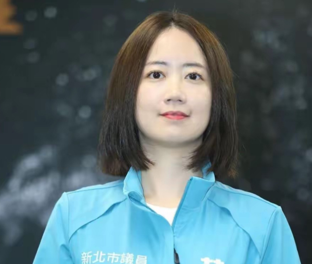 这个叫戴玮姗的台独顽固分子说话满嘴胡言乱语，很像一个女版于北辰，她对军事理论可以