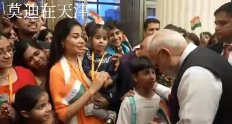 同样是互动，莫迪主打的却是“一视不同仁”！莫迪在天津接见印度高种姓的后代时，又
