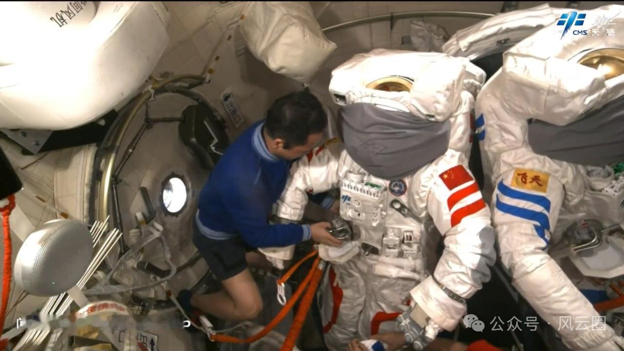 12月5日，据央视新闻直播间报道，近日，中国🇨🇳载人航天办公室公布，神舟21