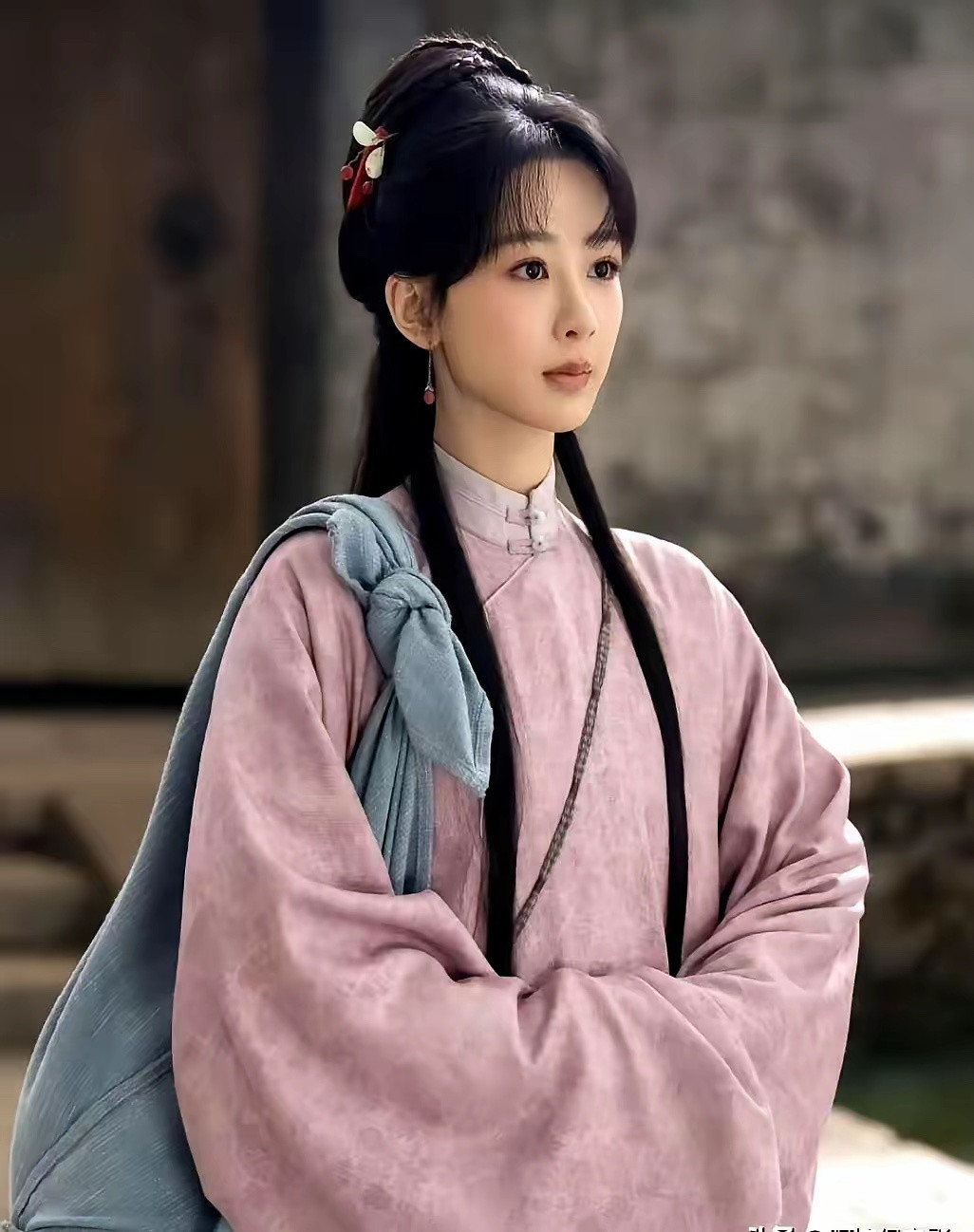 杨紫当初没接《兰香如故》，绝对是干得最漂亮的一件事，不然开机就是大型职场修罗场很
