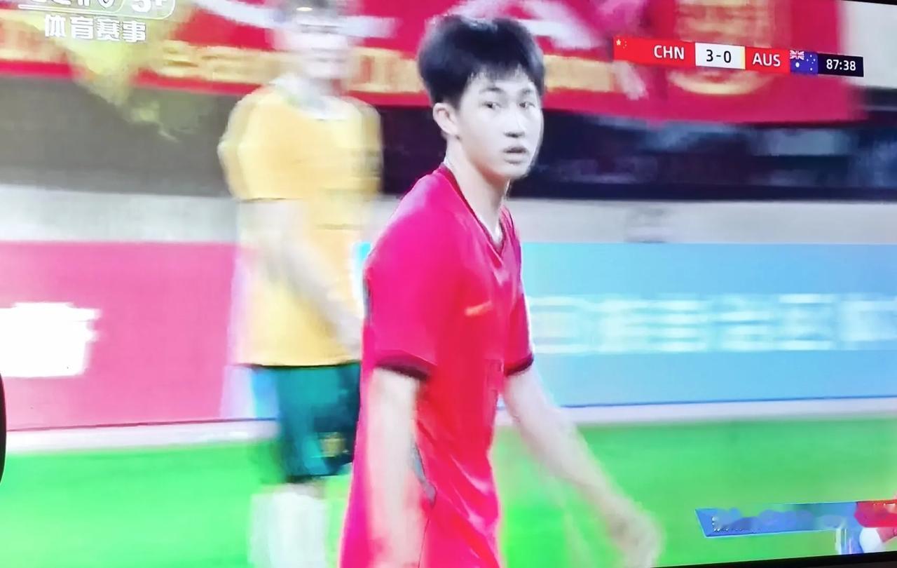 孙臣熙反击抽射！又有了！3：0！澳大利亚门将已经目光呆滞了！这支国青已经不是第