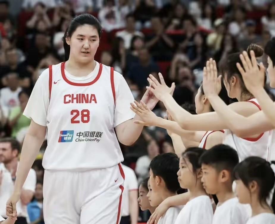 中国女篮101-55大胜波黑女篮，本场比赛不得不说的3个不争事实。1、年仅18
