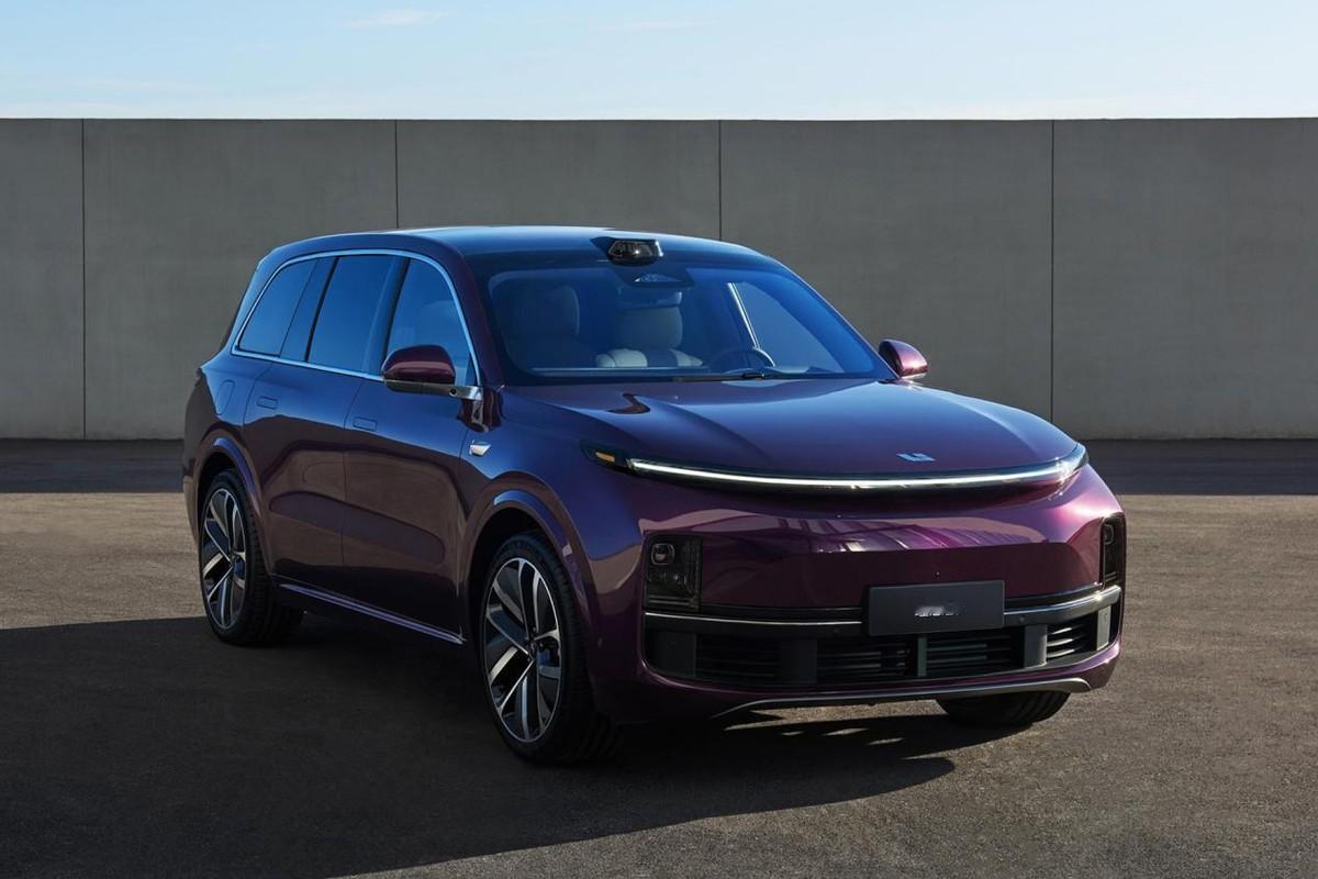 老汽修师傅一句话说得特别实在：有钱人就怕发动机吵，普通人不想为大电池多花钱。这正