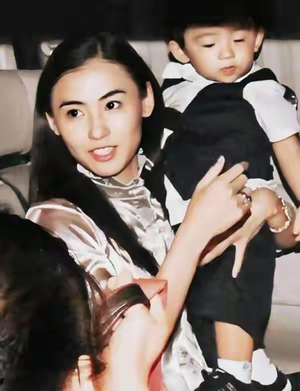 我要是张柏芝，肯定毫不犹豫生到不能生为止，不光是因为当妈妈是她的梦想，还因为