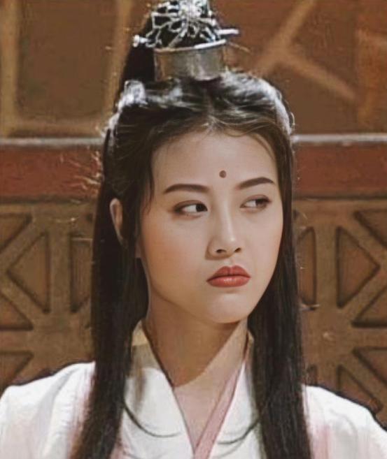 1991年，吕良伟和周海媚去离婚，没想到民政部门人说：你们压根就没结婚，你们在国