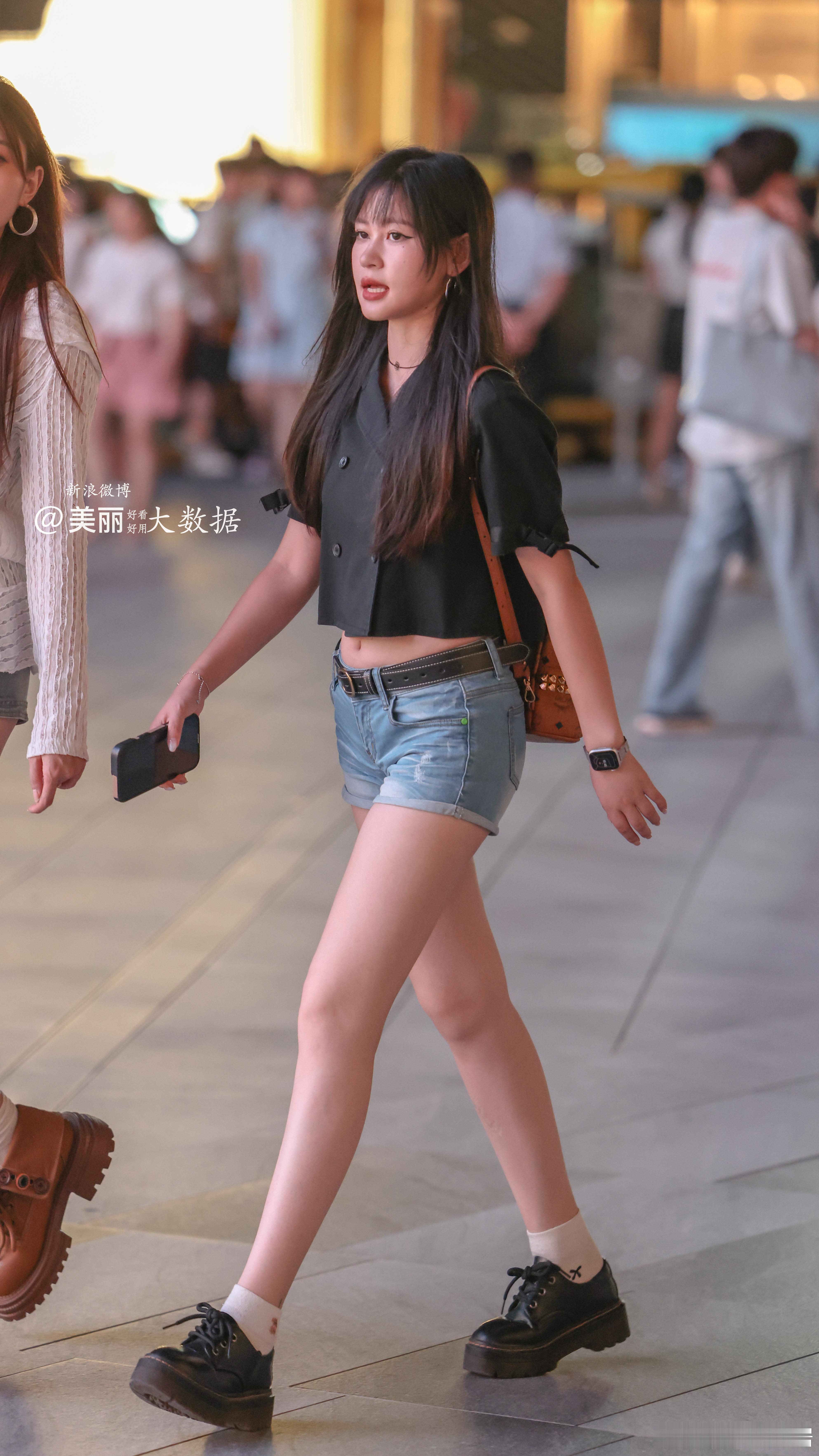 走在街上,感觉自己瞬间变成了时尚界的潮流引领者。嗯嗯