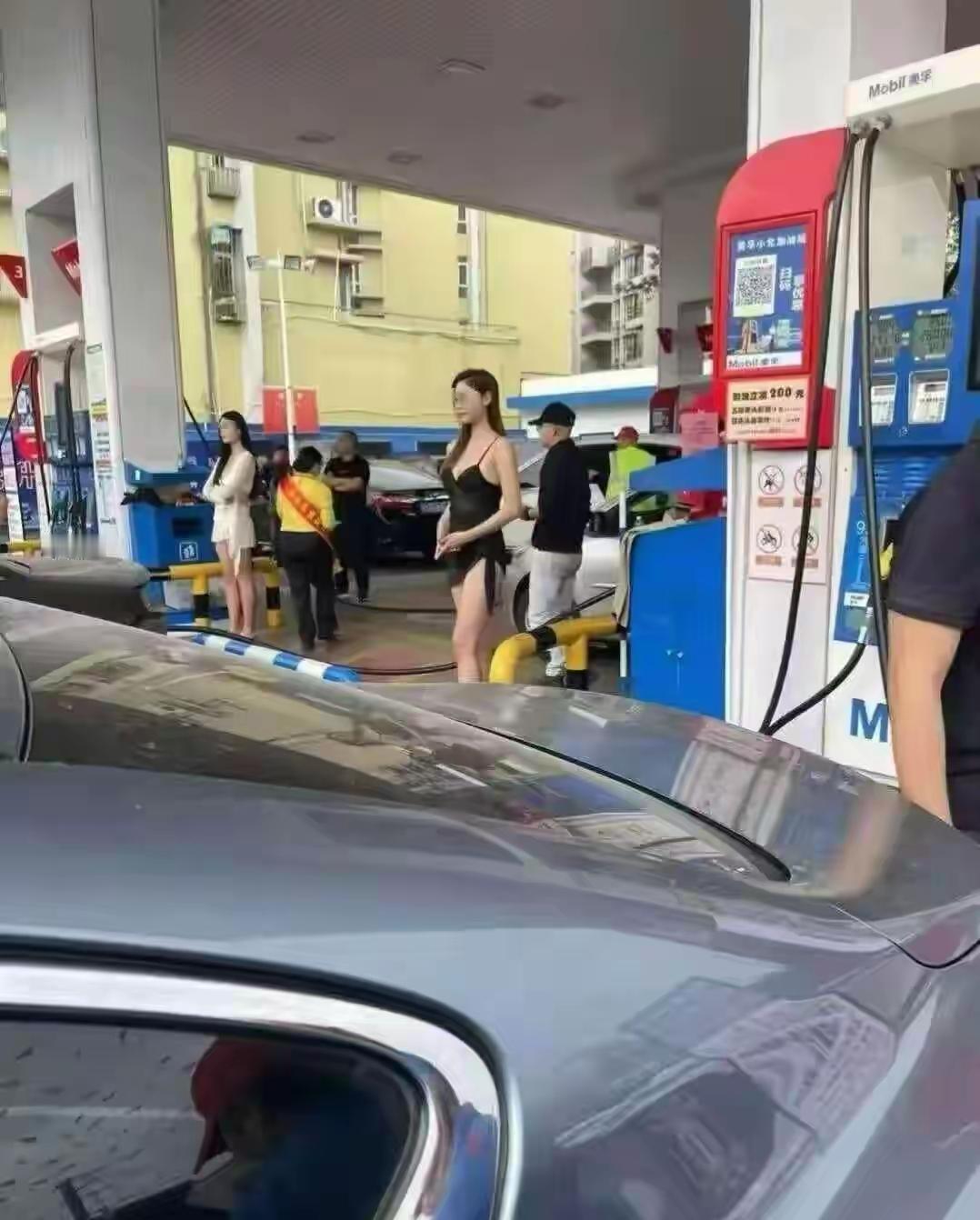模特现身加油站站台，老板倒霉了。这加油站的老板是懂男人的，必须点个赞。在江门