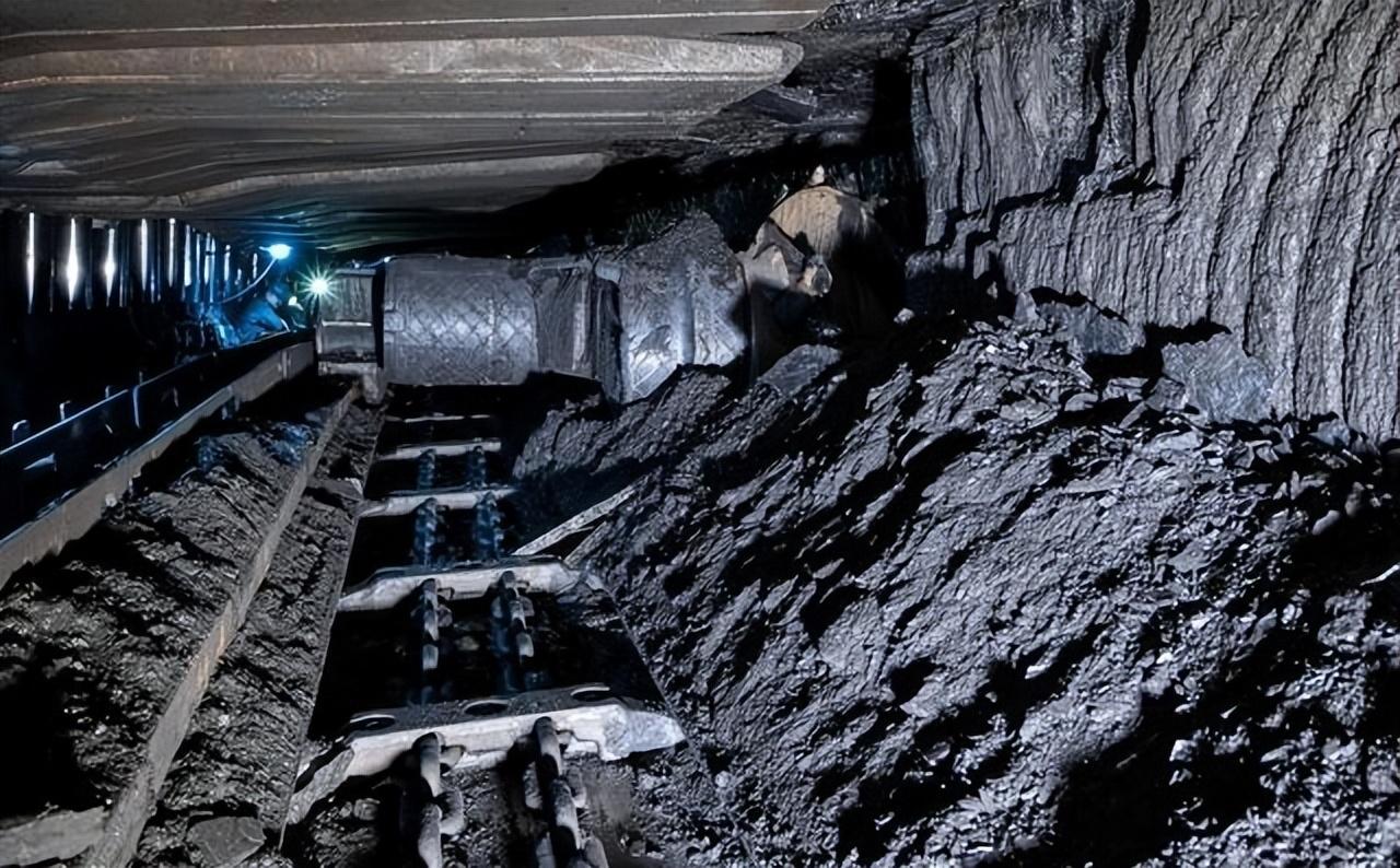 美专家：中国简直“反人类”！居然在地下900米处，开工新煤矿美国有专家针对内