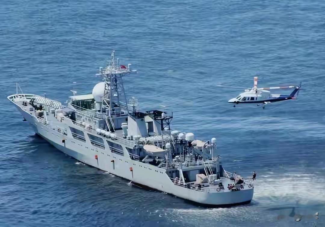 不愧是街溜子！两艘815带着三艘军舰“堵着门”看七国军演28号的时候，菲律宾媒