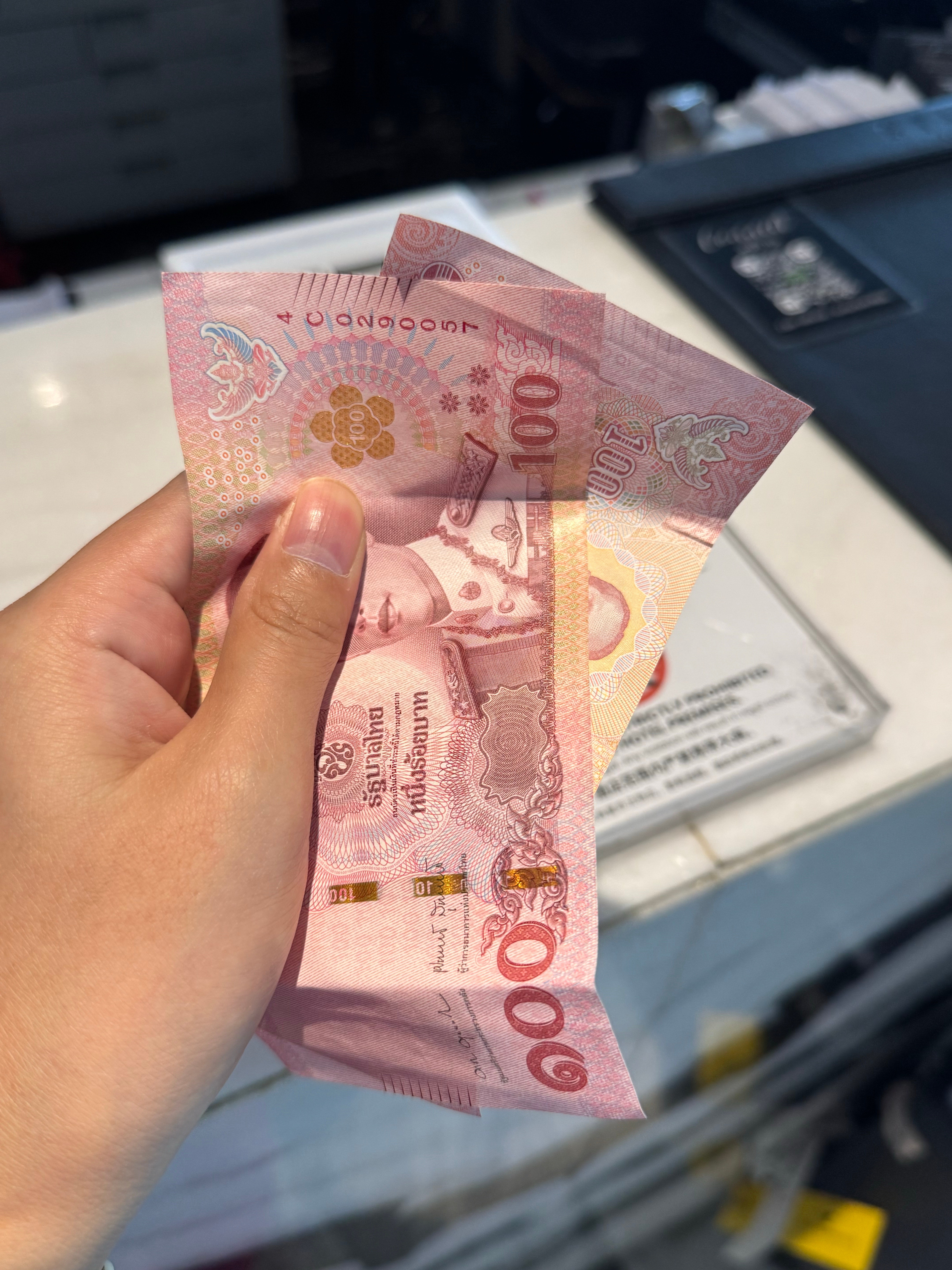 出国酒店房卡要保存好，第一次去泰国不懂这些，小林不小心把房卡丢了一张，赔了200