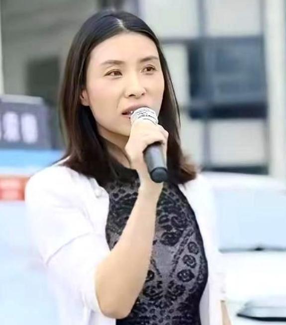 申通快递创始人聂腾飞，在前往宁波洽谈业务途中遭遇车祸，当场离世。14年后，外界把