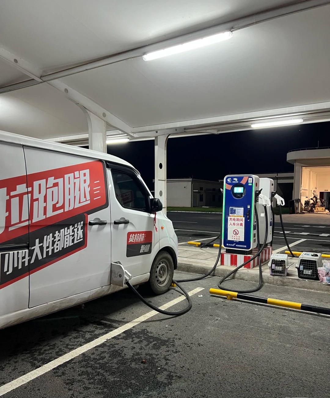 网约车司机拉个货，差点把自己搭进去！加10块拉200斤货，到地方还得搬二楼，不给