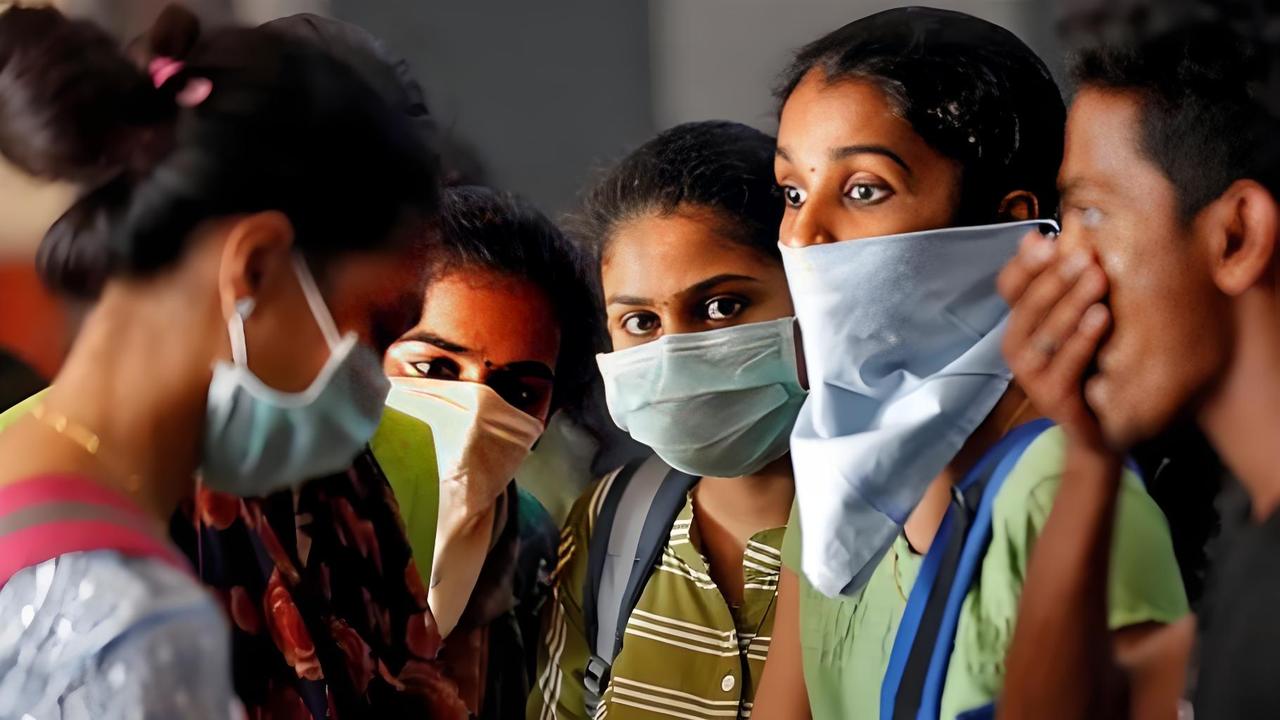 网友们建议，现在能不能把印度人关在国门外？印度的这个病毒，确实很吓人，一旦感