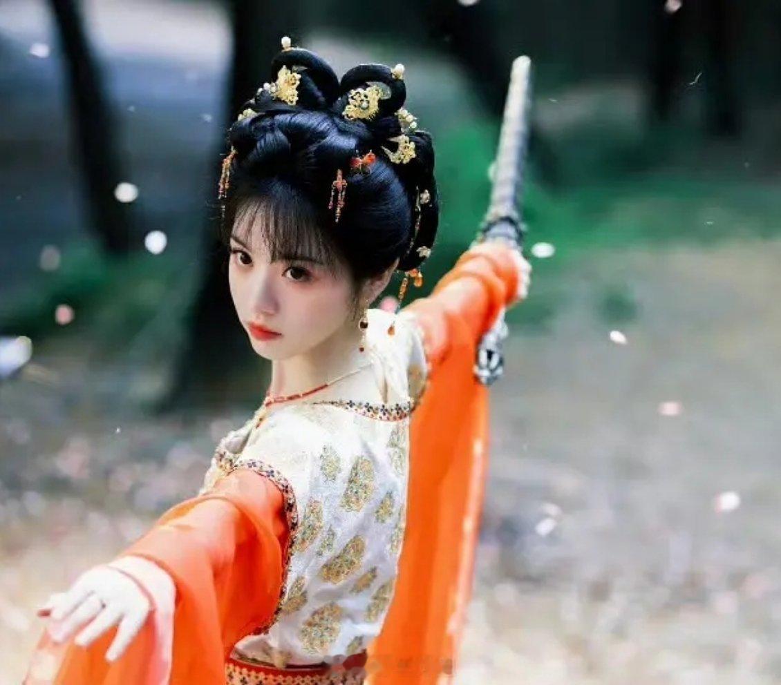 感觉田曦薇每部剧好像都有刘海不管现代剧古装剧