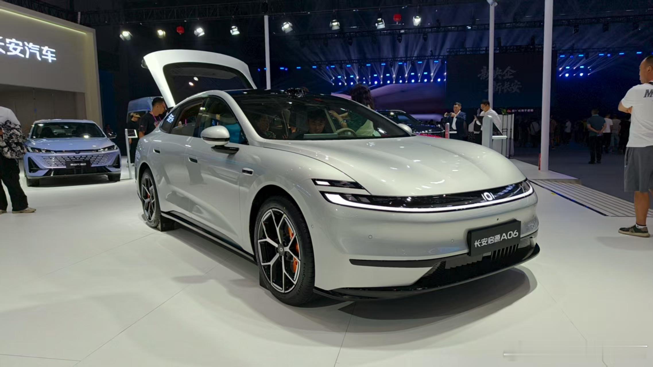 长安启源a06长安启源的A06：前双叉臂后五连杆、续航620KM、800V+6