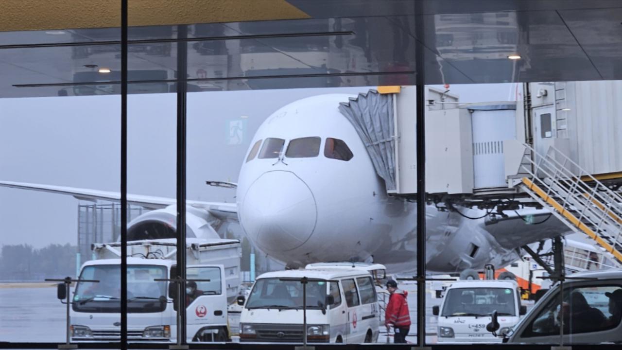 俄罗斯已经不允许日本民航飞机过境领空了，我们也可以不对日本民航开放领空，让他们和