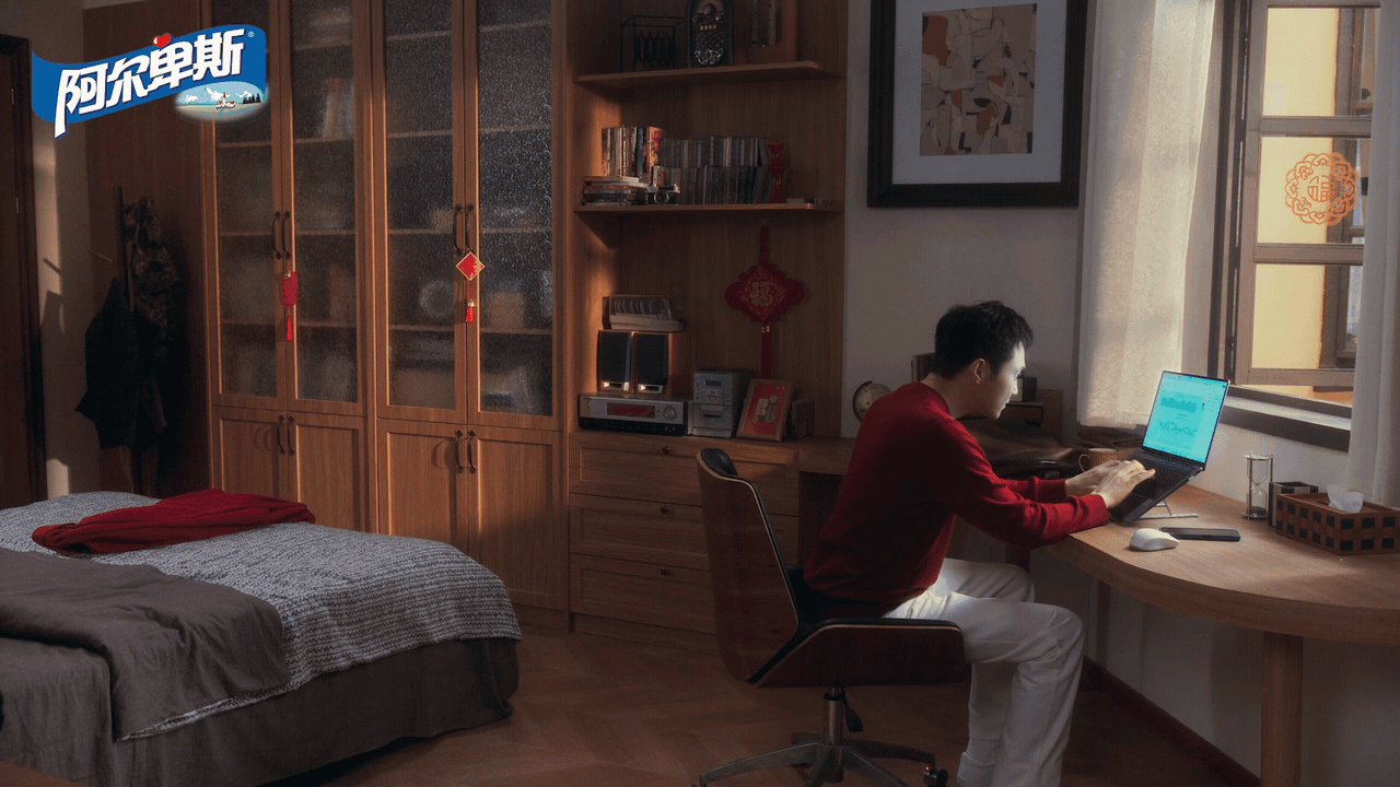 小时候过年VS长大后过年小时候过年上蹿下跳拆红包把糖罐藏在床底当宝藏长大后