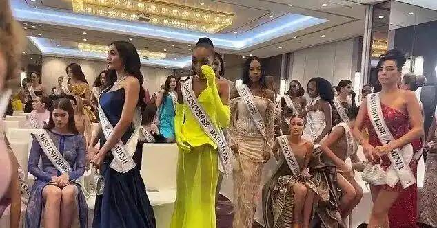 泰国现在火得一塌糊涂！在他们国家举办的环球小姐大赛，十几位选手竟然集体退赛！