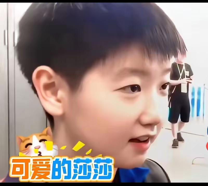 莎莎奶音说“必备插线板”！这波萌翻的回答，比比赛还圈粉谁被孙颖莎采访时的小模