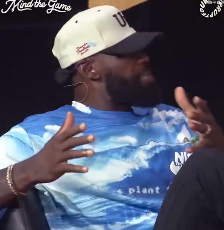 詹姆斯：NBA现阶段处于黄金时代！近日詹姆斯在访谈节目中谈及联盟的变化说：“1