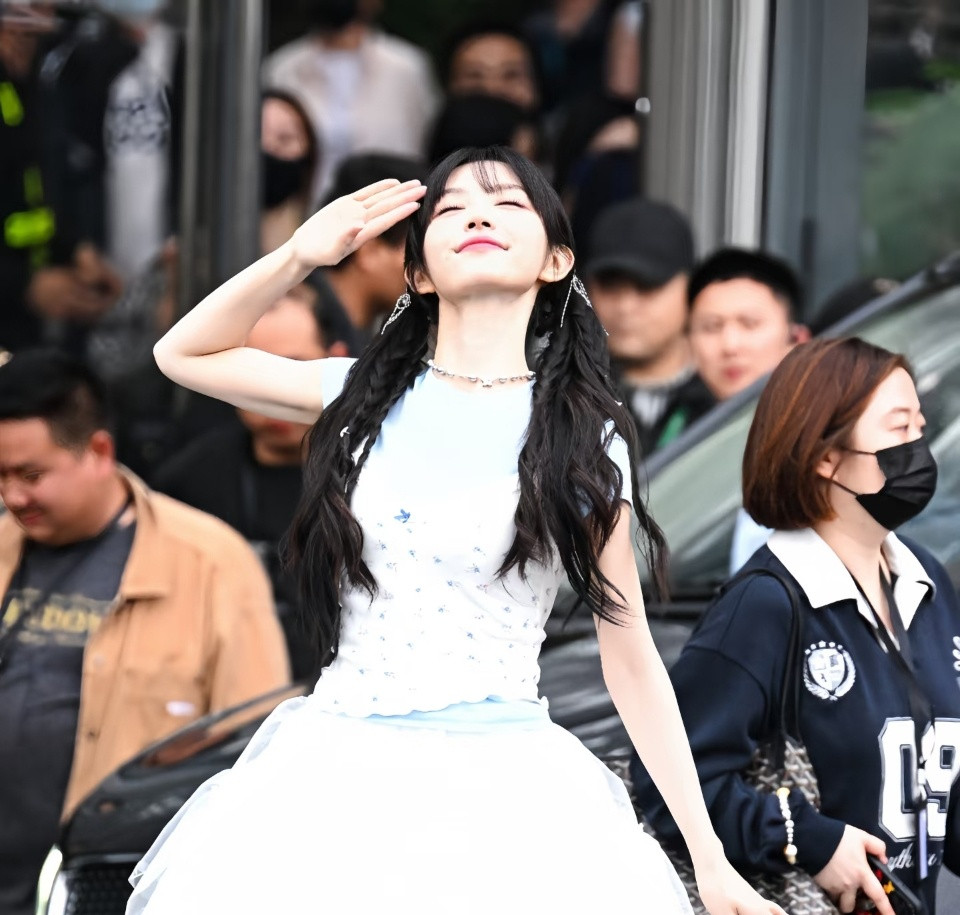 田曦薇双马尾猫猫敬礼田曦薇敬礼猫猫田曦薇双马尾猫猫敬礼！！田曦薇