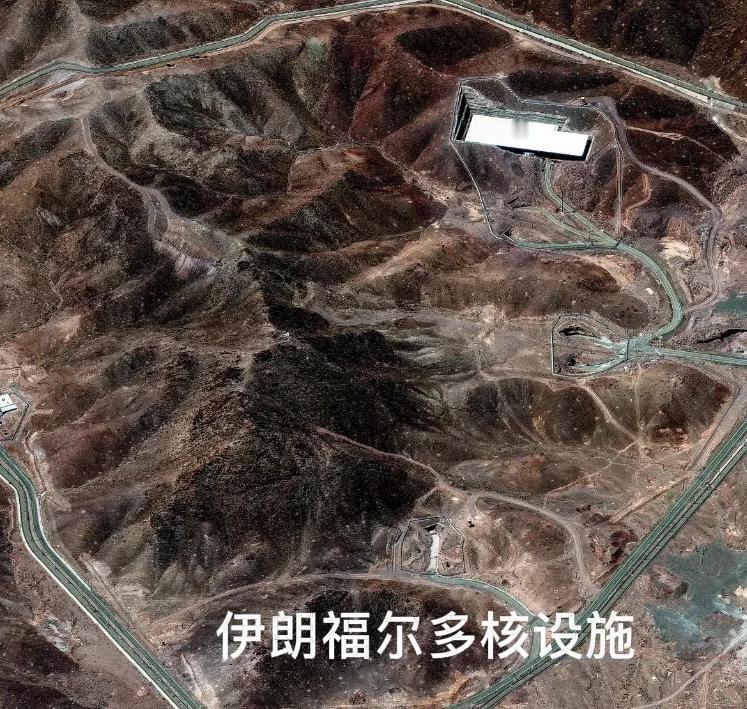 特朗普吹牛吹习惯了，这下被打脸了，卫星照片出来以后，美国军事神话的遮羞布彻底没了