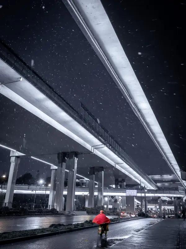 2025年11月18日，广东开启“速冻”模式，冷到结冰。清远北部部分高海拔山区录