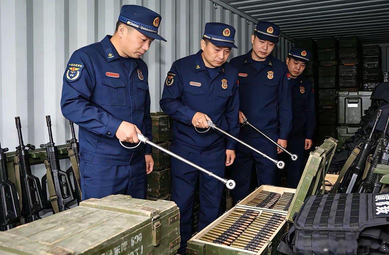 弹药库若藏蛀虫，比明枪更危险。甲午海战的教训太深——炮弹掺沙，铁甲如纸。如今装备