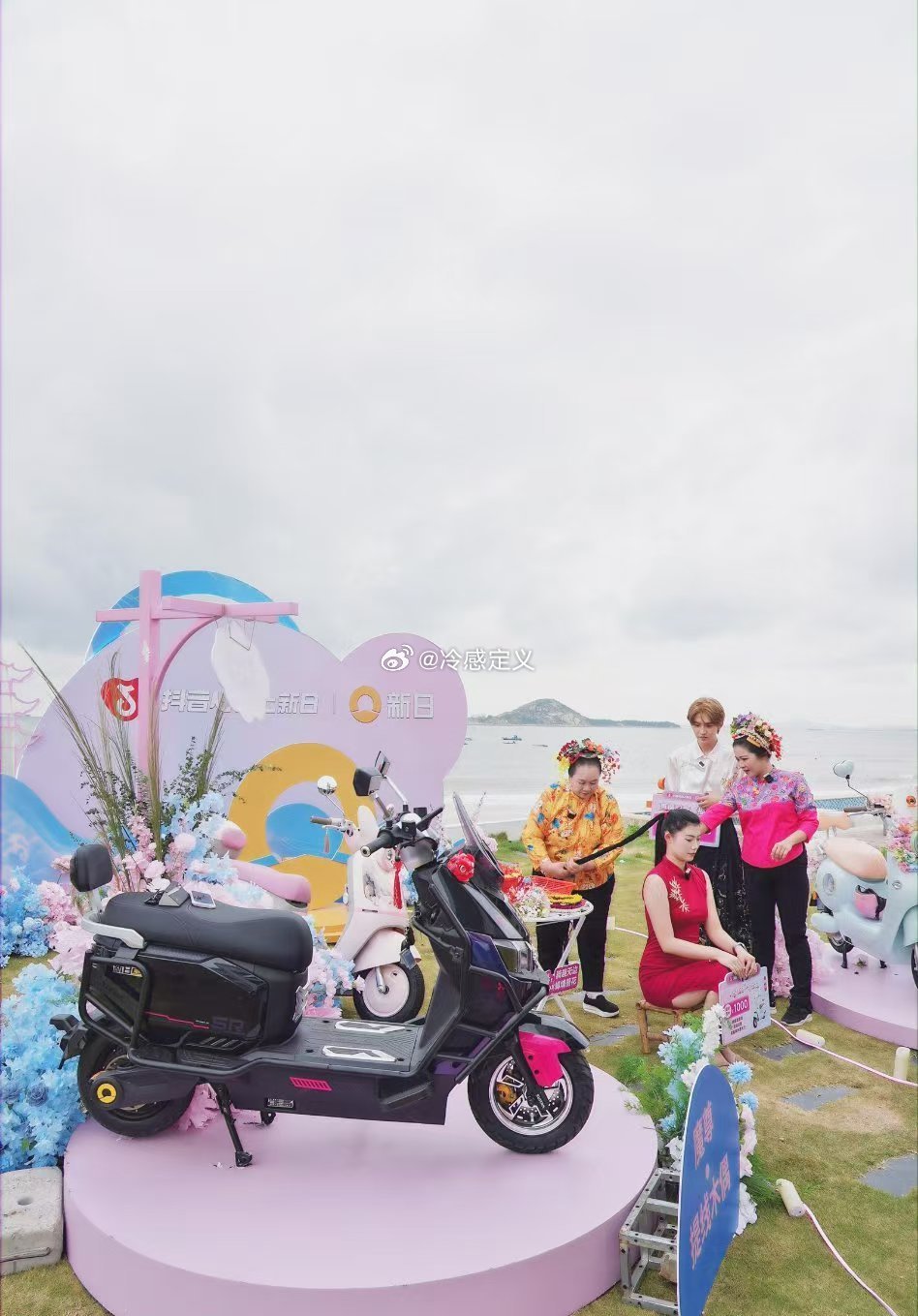 泉州把非遗搬进落日海景里打卡新日泉州非遗活动，沉浸式听海边南音、体验簪花木偶，购