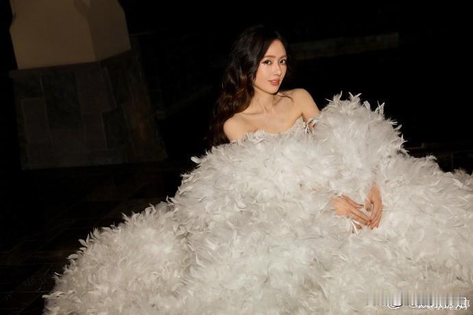 看郭碧婷三姐妹现状就知道郭爸爸不用担心老年生活二妹已经结婚，有三个女儿，夫妻