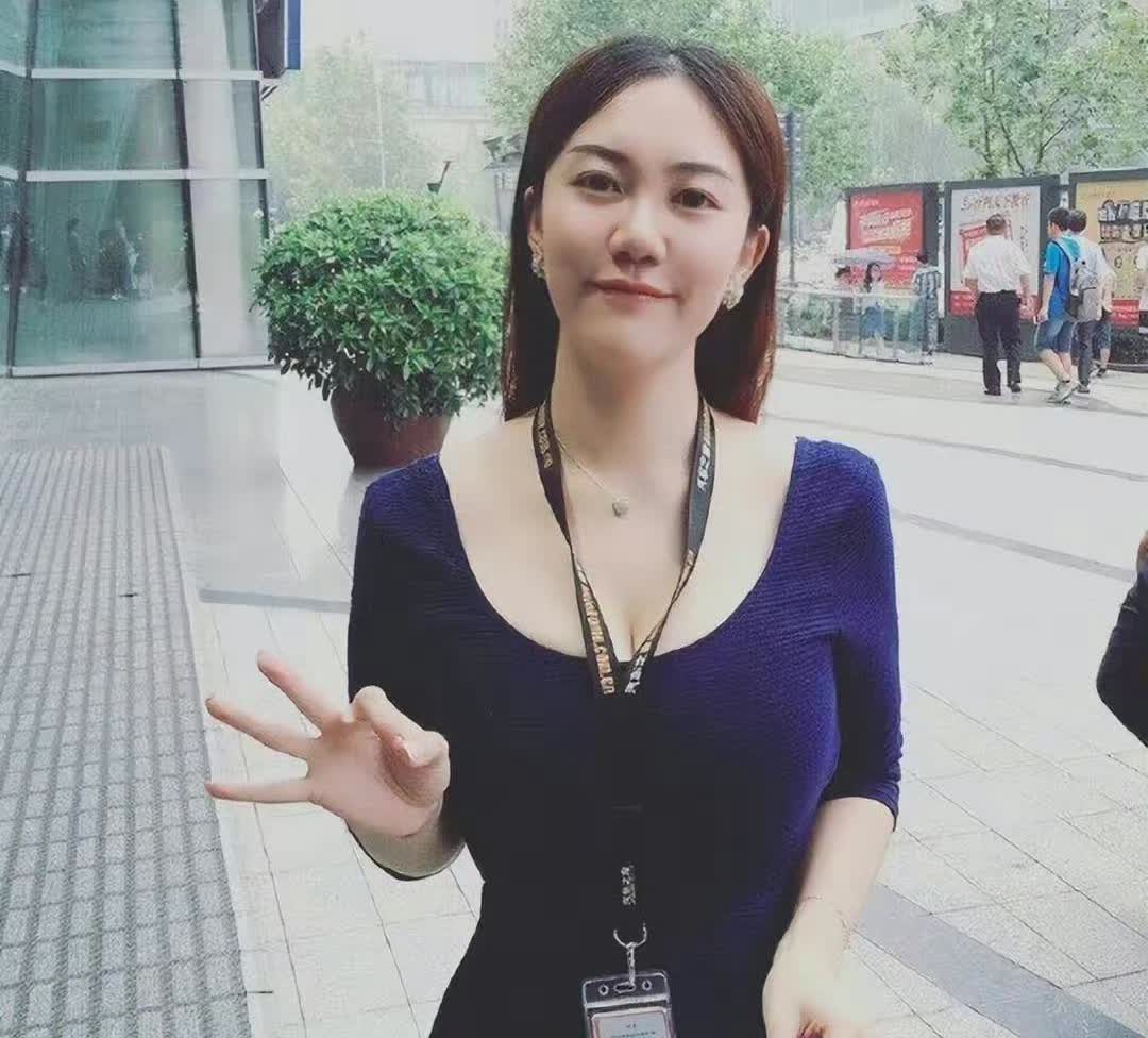 范曾家这“碧水庄园”的戏，真是一地鸡毛！87岁的老范被37岁的“大女主”徐萌