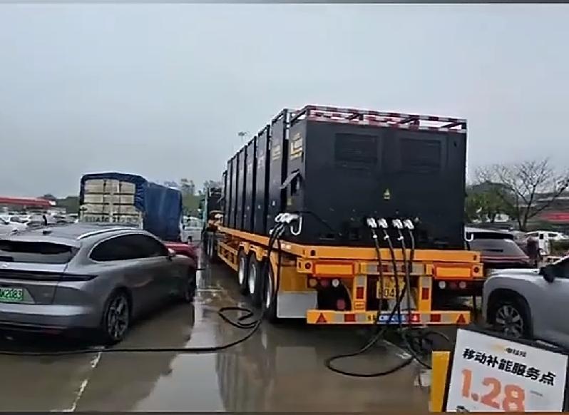 能储能3000度电的充电宝你们见过吗这次国庆算是开眼了一次能给80台车充电