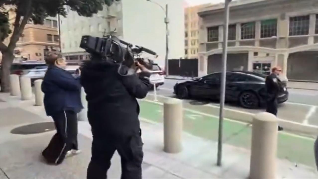 马斯克绝对研究《孙子兵法》了，这一出“明修栈道暗度陈仓”很完美！当地时间周三