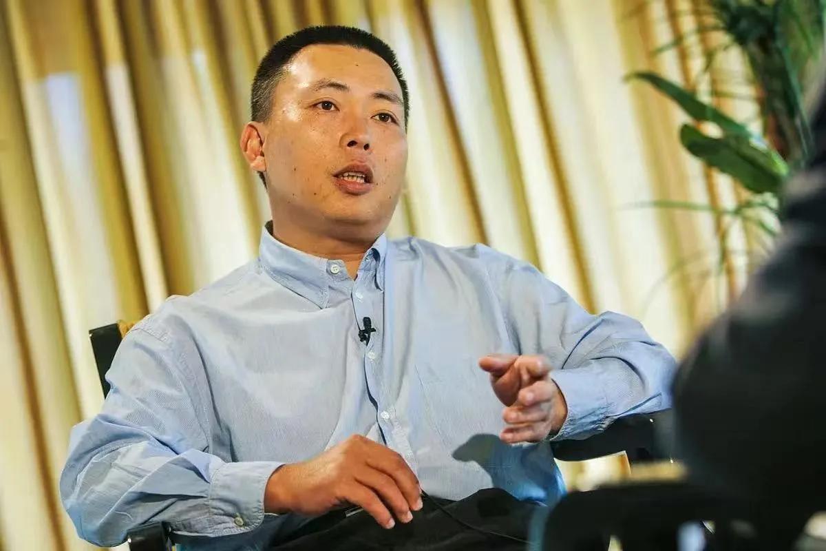 段永平把手里稳如泰山的中国神华全卖了，一把梭哈了泡泡玛特。很多人看不懂，放着年年