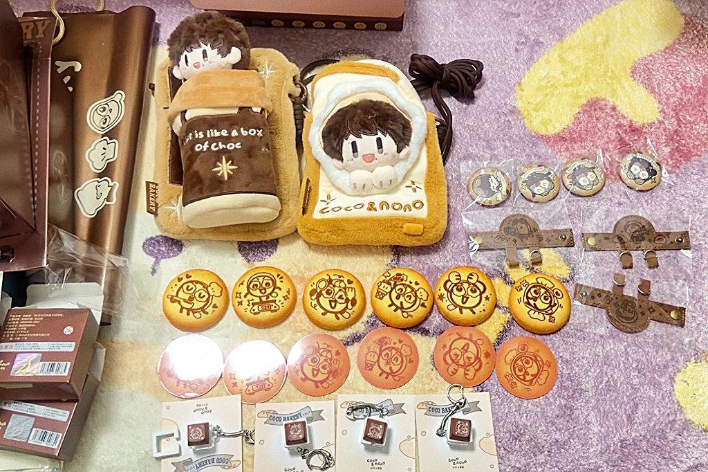 周深啊啊啊好可爱好萌背着新包包去演唱会～美滋滋🥰